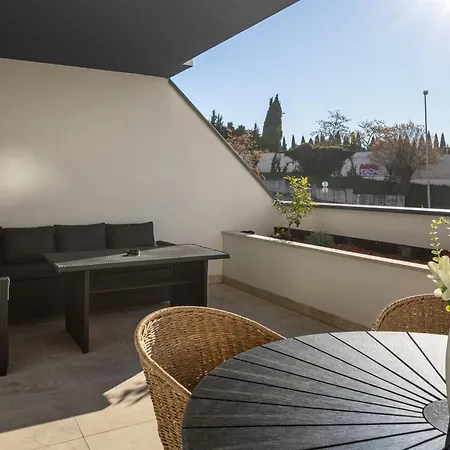Vedran Apartment *